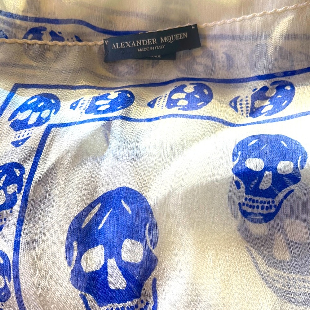 Alexander McQueen silk scarf white with blue skulls
